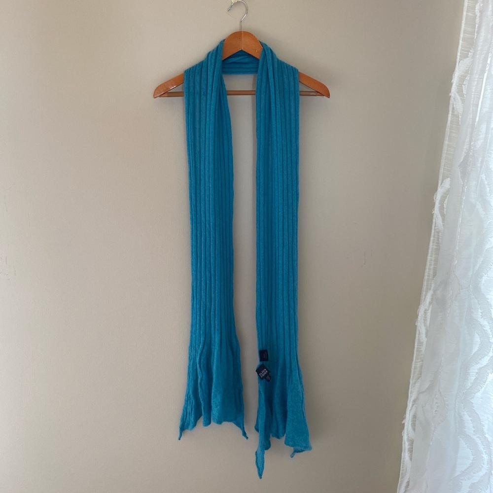blue scarf